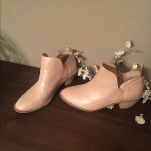 CYBER MONDAY FLASH SALE!Kelsi Dagger Ankle Booties